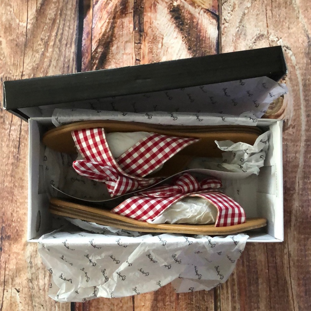 Only size 10 left! Slip on sandals 🌷🌷 - Picture 6 of 6
